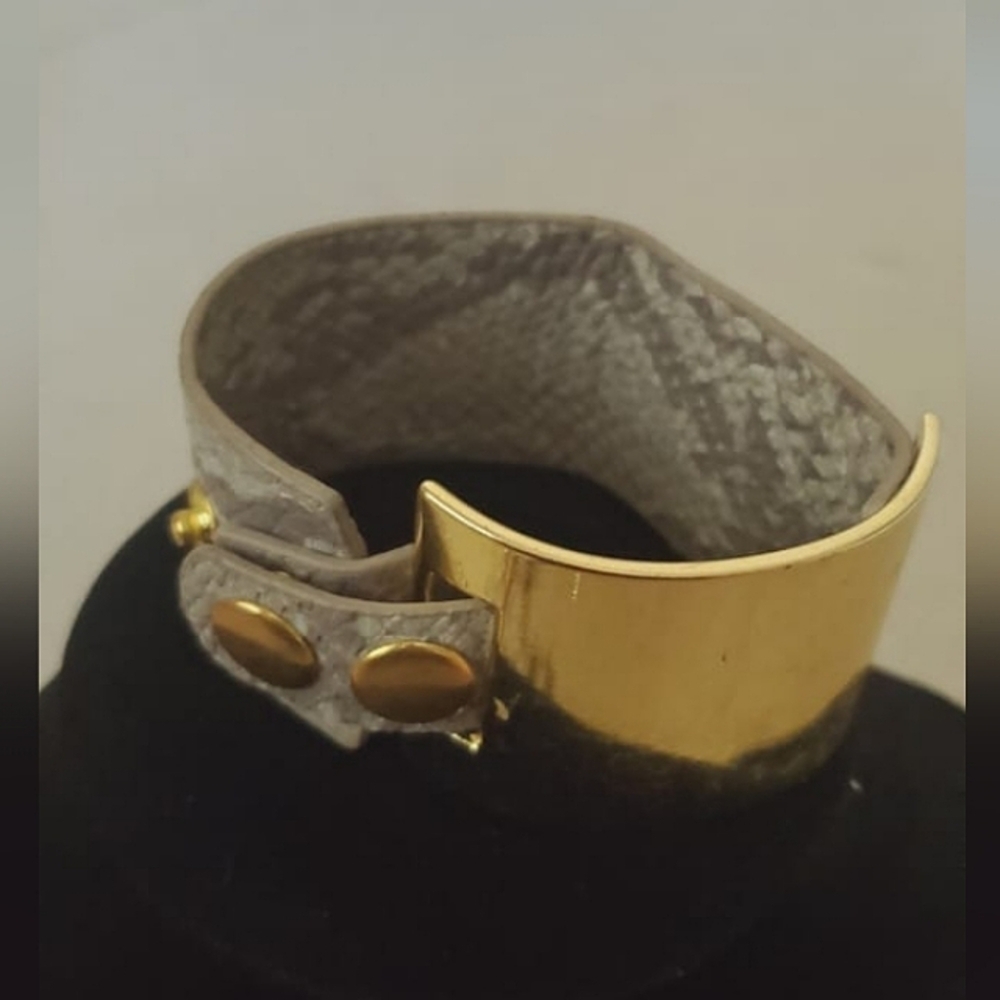 Gold Tone Croco Leather Stud Bracelet.🌴
